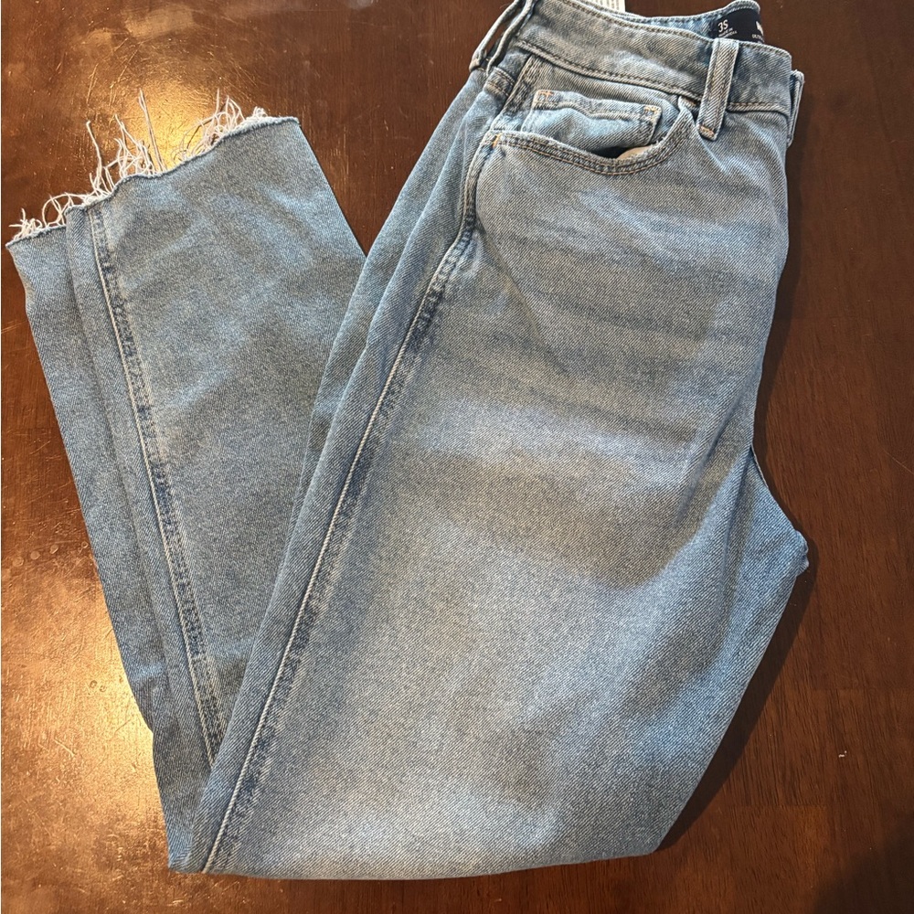 Hollister Ultra High Rise Mom Jean 
Vintage stretch